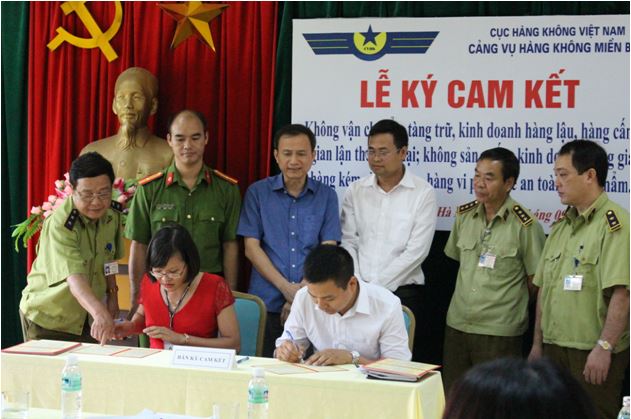 Lễ ký cam kết không vận chuyển, tàng trữ, kinh doanh hàng lậu, hàng cấm, gian lận thương mại; không sản xuất, kinh doanh hàng giả, hàng kém chất lượng, hàng vi phạm về an toàn thực phẩm